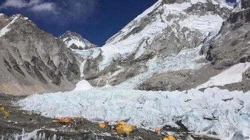Najnowsze wiadomości o Obawy lawinowe przed nieautoryzowanymi lotami helikoptera Everest