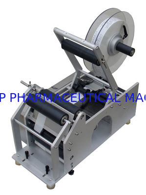 Dobra cena Łatwa obsługa Półautomatyczna maszyna do etykietowania Precyzja do okrągłej butelki w Internecie